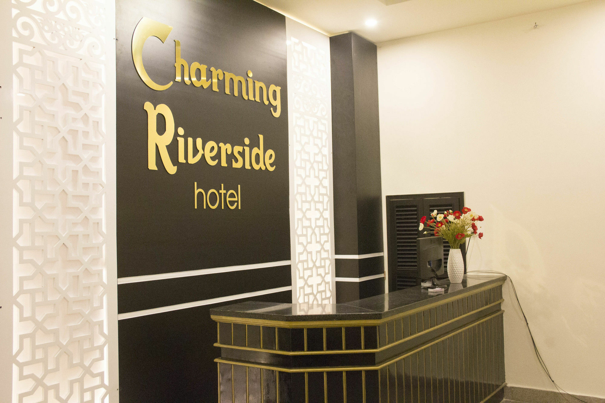 Charming Riverside Hotel 顺化 外观 照片